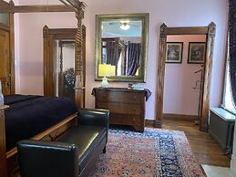 Vineyard Mansion & Carriage House Bed & Breakfast