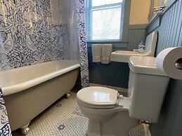 Vineyard Mansion & Carriage House Bed & Breakfast