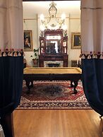 Vineyard Mansion & Carriage House Bed & Breakfast