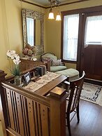 Vineyard Mansion & Carriage House Bed & Breakfast