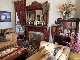 Vineyard Mansion & Carriage House Bed & Breakfast