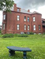 Vineyard Mansion & Carriage House Bed & Breakfast