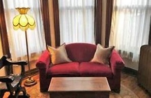 Vineyard Mansion & Carriage House Bed & Breakfast
