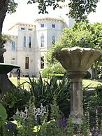 Vineyard Mansion & Carriage House Bed & Breakfast
