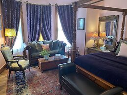 Vineyard Mansion & Carriage House Bed & Breakfast
