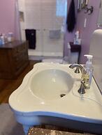 Vineyard Mansion & Carriage House Bed & Breakfast