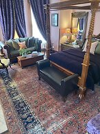 Vineyard Mansion & Carriage House Bed & Breakfast