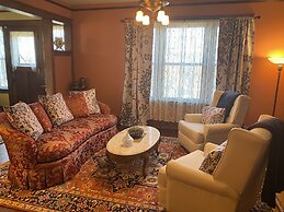 Vineyard Mansion & Carriage House Bed & Breakfast