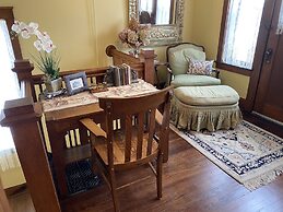 Vineyard Mansion & Carriage House Bed & Breakfast
