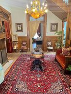 Vineyard Mansion & Carriage House Bed & Breakfast