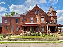 Vineyard Mansion & Carriage House Bed & Breakfast