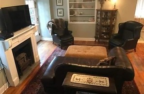 Vineyard Mansion & Carriage House Bed & Breakfast
