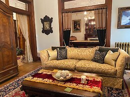 Vineyard Mansion & Carriage House Bed & Breakfast