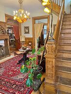 Vineyard Mansion & Carriage House Bed & Breakfast