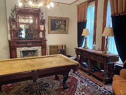 Vineyard Mansion & Carriage House Bed & Breakfast
