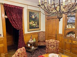 Vineyard Mansion & Carriage House Bed & Breakfast