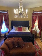 Vineyard Mansion & Carriage House Bed & Breakfast