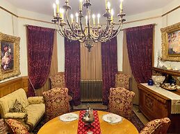 Vineyard Mansion & Carriage House Bed & Breakfast