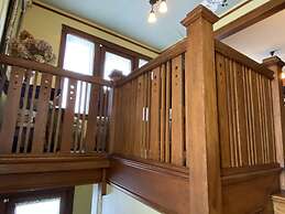 Vineyard Mansion & Carriage House Bed & Breakfast