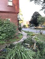 Vineyard Mansion & Carriage House Bed & Breakfast