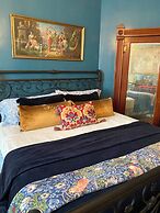 Vineyard Mansion & Carriage House Bed & Breakfast