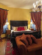 Vineyard Mansion & Carriage House Bed & Breakfast