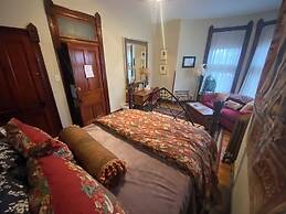 Vineyard Mansion & Carriage House Bed & Breakfast