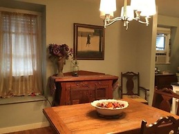 Vineyard Mansion & Carriage House Bed & Breakfast