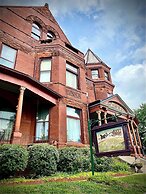 Vineyard Mansion & Carriage House Bed & Breakfast