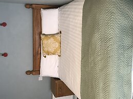 Rolling Wave Guesthouse