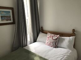 Rolling Wave Guesthouse