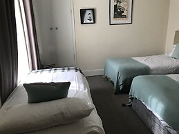 Rolling Wave Guesthouse