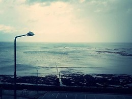 Rolling Wave Guesthouse