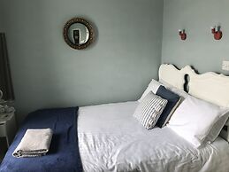 Rolling Wave Guesthouse