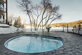 Hotel Entourage sur-le-Lac, Lac Beauport, Canada - Lowest Rate Guaranteed!