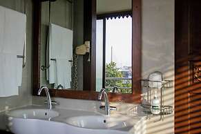 Lamphu Tree House Boutique Hotel