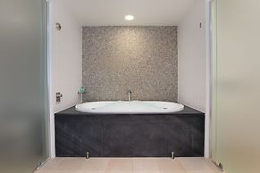 Private Penthouse 407