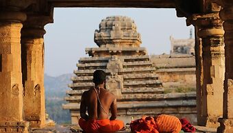 Evolve Back, Hampi