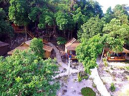 White Beach Bungalows