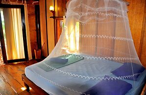 White Beach Bungalows