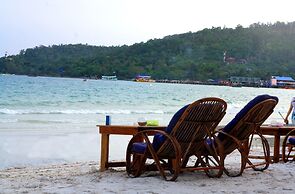 White Beach Bungalows