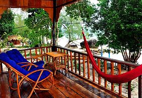 White Beach Bungalows