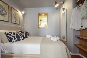 Castelo Apartments by linc