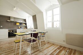 Castelo Apartments by linc