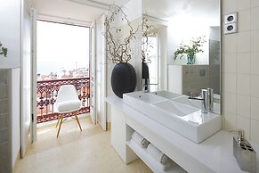 Castelo Apartments by linc