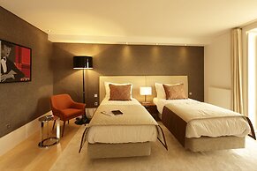 Castelo Apartments by linc