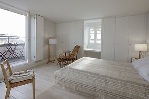 Castelo Apartments by linc