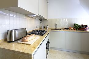 Castelo Apartments by linc