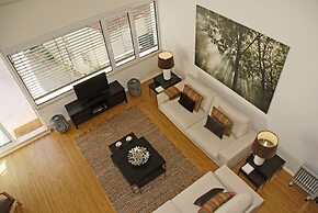 Castelo Apartments by linc