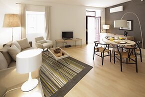 Castelo Apartments by linc